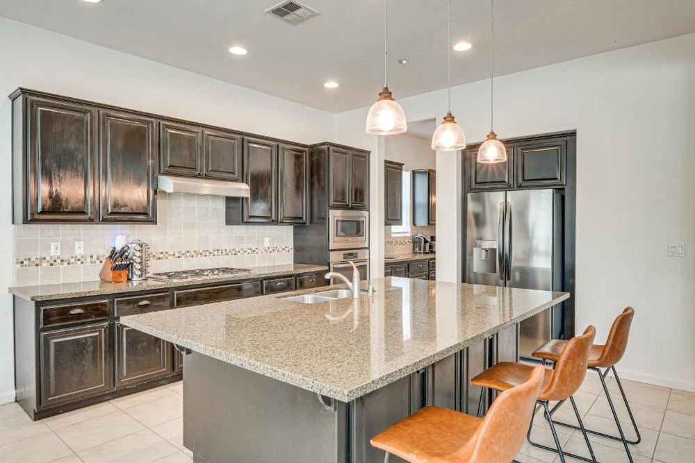 Rio Bravo Country Club Home in Bakersfield with Pool